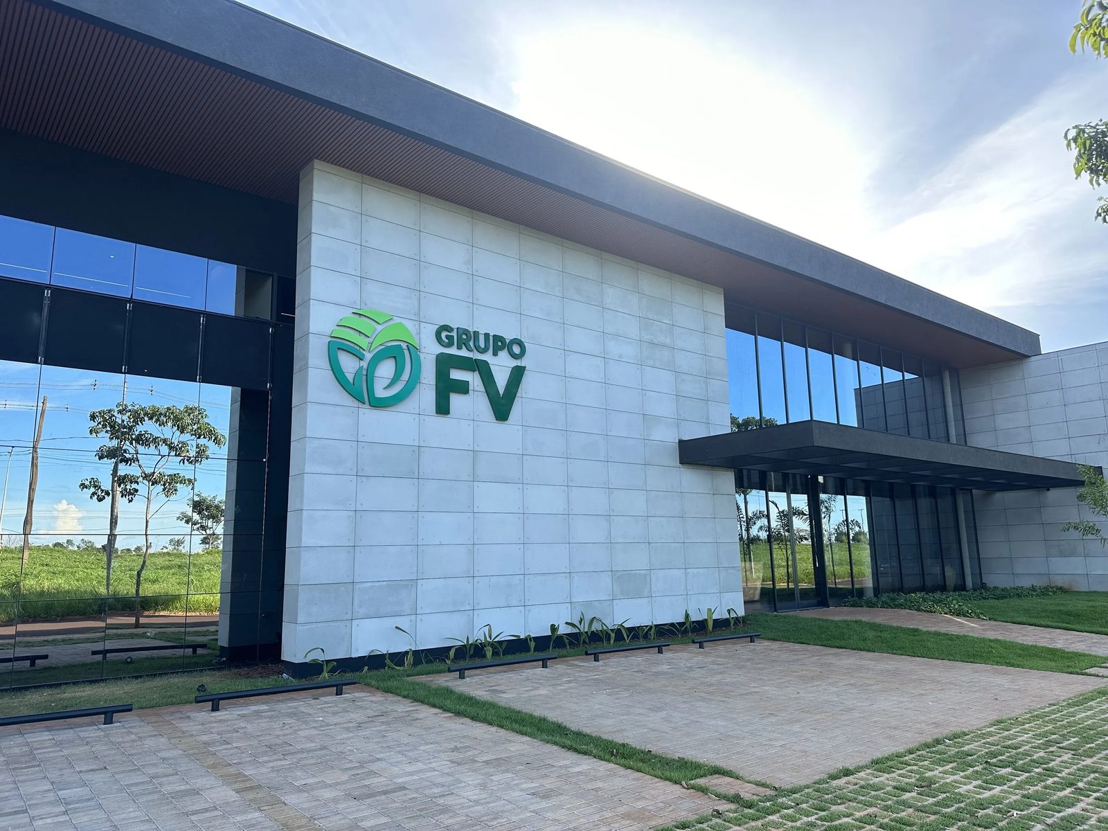 Entrada da sede do Grupo FV